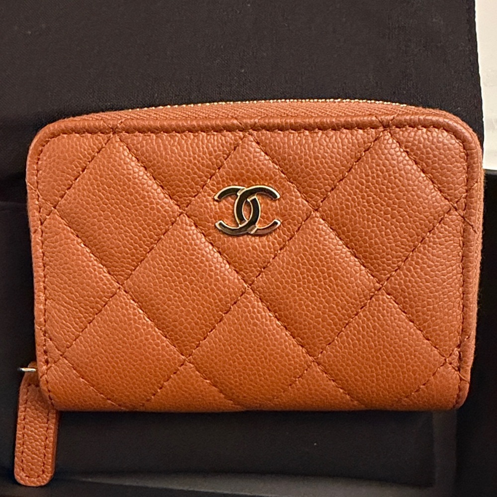 Chanel Caramel Caviar Zippy Card Holder - Picture 2 of 7